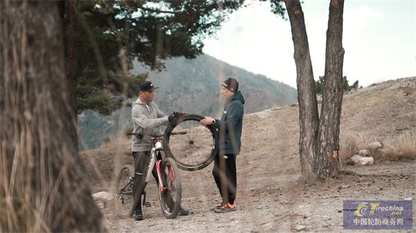 倍耐力联合世界冠军法比安·巴雷尔为重力自行车比赛研发新款Scorpion轮胎 @__jp_photography (3).jpg