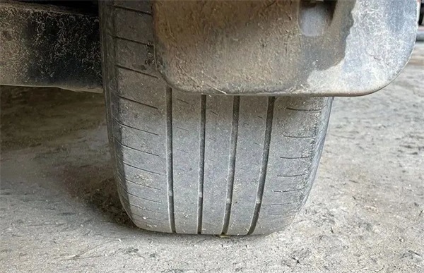 大牌轮胎磨损异常遭车主投诉，厂家称需要数据进行判断