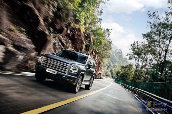 家庭越野新宠！二代哈弗H9凭啥叫板路虎卫士？