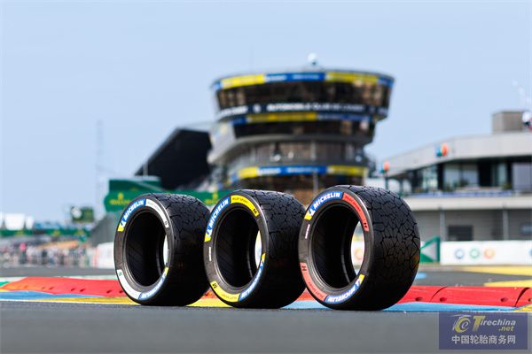 1.米其林竞驰Pilot Sport Endurance系列赛事轮胎（从左至右依次为软胎、中性胎、硬胎）.jpg