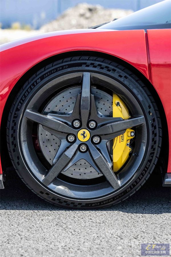 2.米其林专为法拉利F80打造超高性能轮胎--米其林Pilot Sport Cup 2 R K1_2.jpg