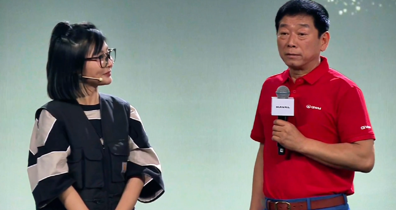 魏建军接梗不只是玩笑，是把用户拉成“自己人”的实在