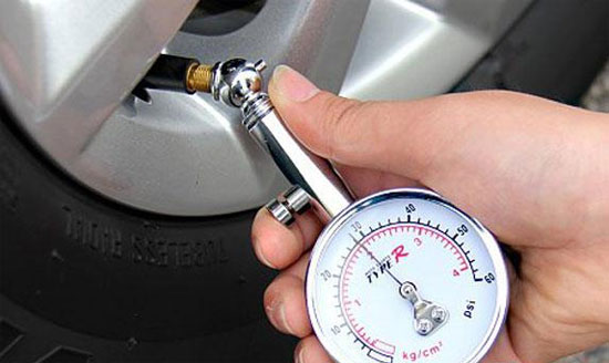 夏天要给轮胎降压吗？做错了不仅费油还易爆胎！