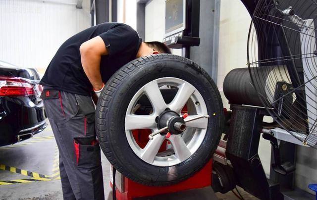 新车轮胎上面有配重块是二手车？来听维修师傅解答