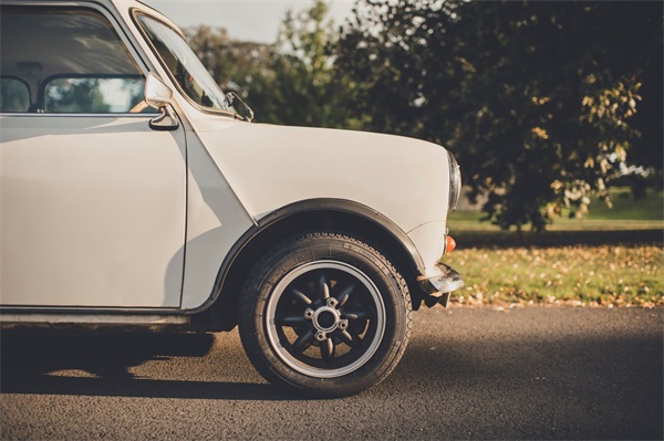 倍耐力为复古Mini车型打造新款Collezione收藏系列轮胎