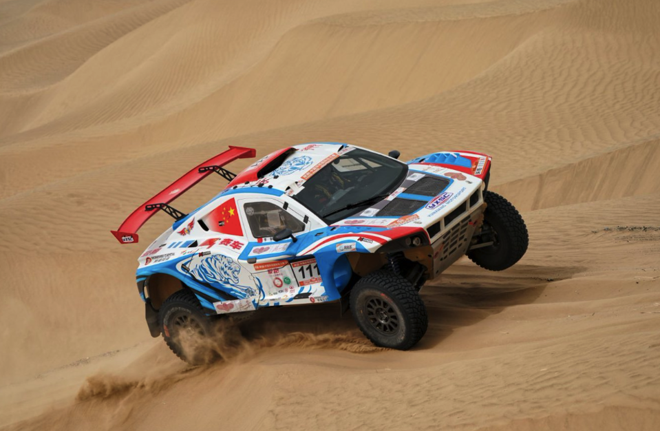 狂飙13天！2025 环塔拉力赛完美收官，民族品牌闪耀沙漠赛道